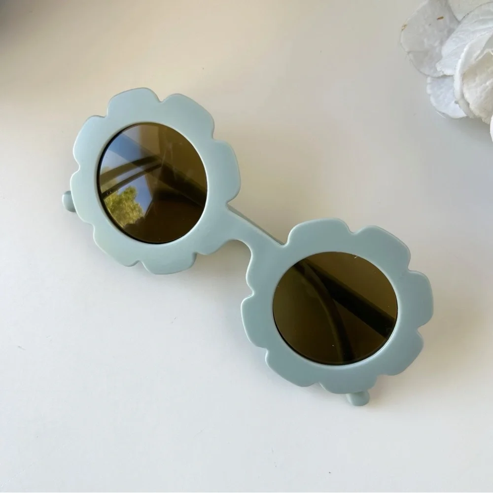 3/$20 NWT Kids Retro Sunnies